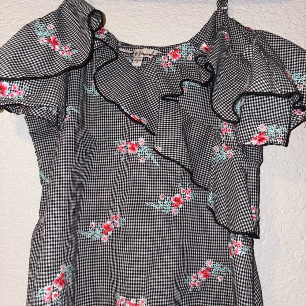 Floral Off the Shoulder w/ strap Ruffle Gingham Top